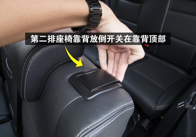 欧尚最后一排座椅怎么放倒 步骤教学