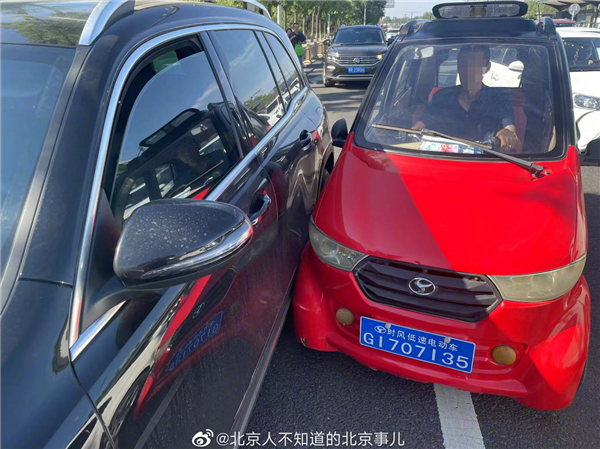 全国多个城市禁止老头乐 大爷买车要考驾照了