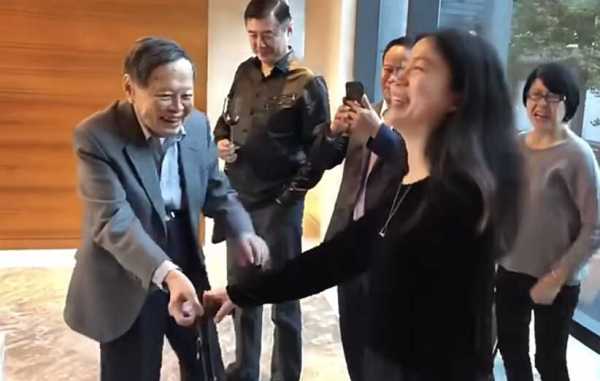 杨振宁翁帆真的离婚了?2024牵手秀恩爱