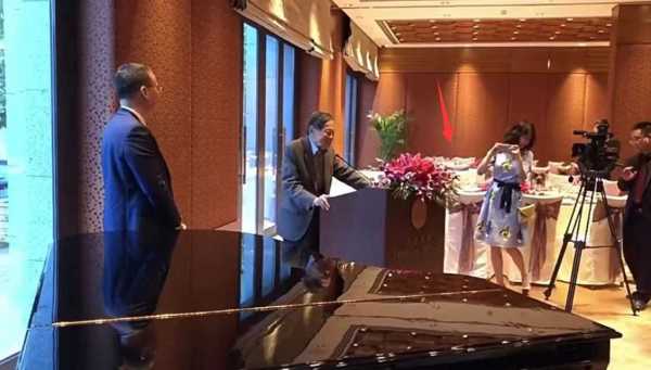 杨振宁翁帆真的离婚了?2024牵手秀恩爱