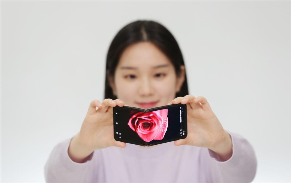 三星公布双向折叠屏技术  可实现360°双向折叠