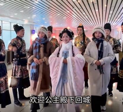 洛阳真的连夜换成了飞鱼服 恭迎公主殿下回城