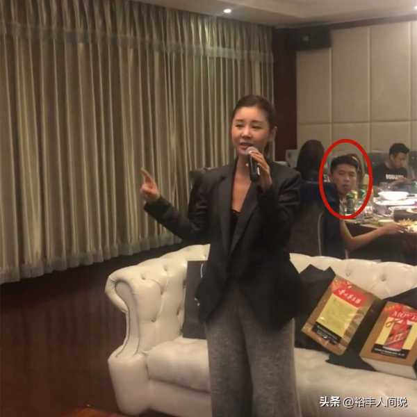 王雷夫妇参加私人聚会!李小萌亲自献唱