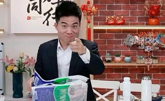 董宇辉:活在阴沟的人指责阳光耀眼