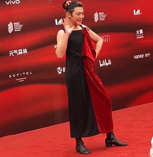 姜思达回应红毯造型,姜思达造型陈志朋