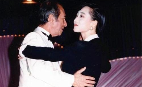 赌王为什么没有娶利智,何超云是利智和赌王生的