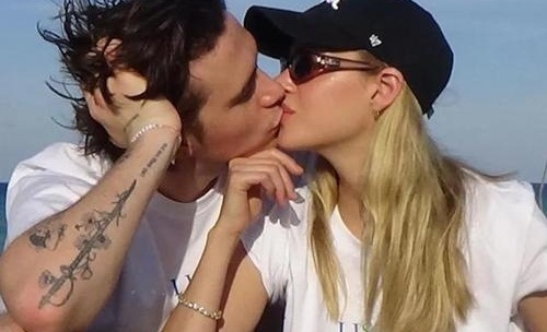 布鲁克林未婚妻是谁 贝克汉姆长子布鲁克林向妮可拉求婚照曝光