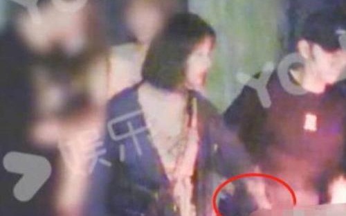 张一山与神秘女子牵手约会女方是谁 白雪否认与张一山复合引热议