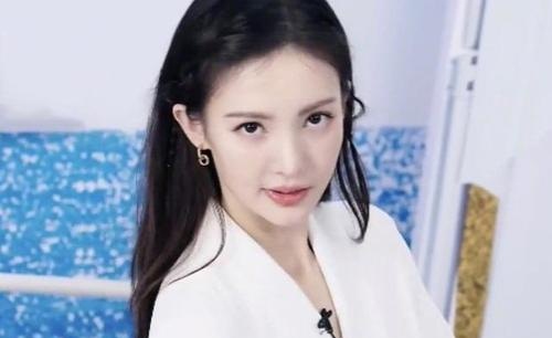 金晨回应嘴歪,金晨嘴为什么是歪的
