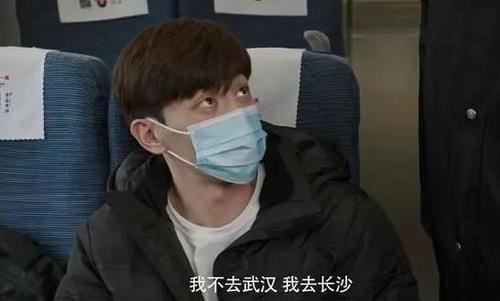 在一起抗疫电视剧,误入武汉大连小伙客串在一起