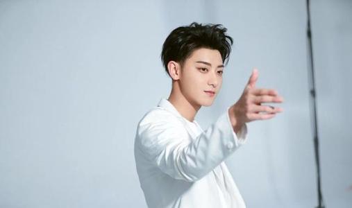 黄子韬新代言官宣,黄子韬综艺说唱新世代播出