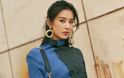 黄圣依拍戏时头部受伤是怎么回事 黄圣依被道具砸伤头部血迹吓人
