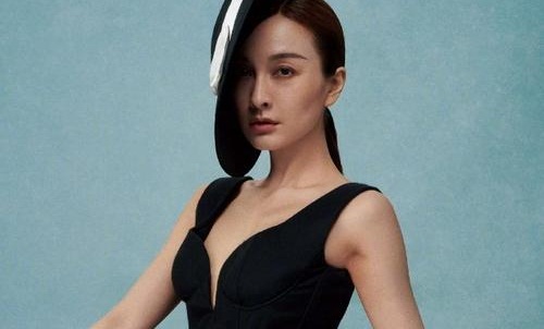 吴昕微博晒VOGUE复古大片 身穿黑色礼服裙表现力获称赞
