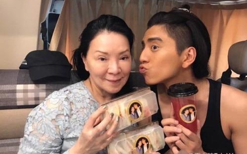 王大陆母亲去世是真的吗 工作室发声明称王妈妈脑干肿瘤昏迷离世