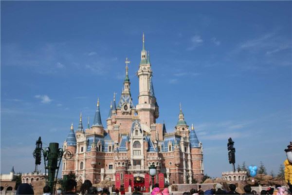 中国面积最大游乐园排行榜，上海迪士尼乐园排第一名 