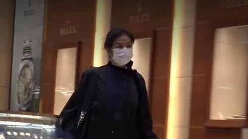 钟楚红近况久违现身买名表 钟楚红个人资料坐拥上亿资产详情