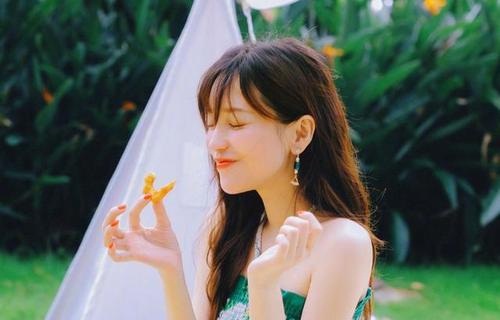 金莎称很糊的艺人才有自由
