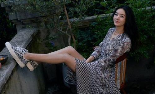 赵丽颖慵懒风杂志大片曝光 赵丽颖图片最新写真