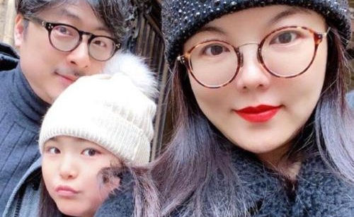 王岳伦微博发文表白李湘王诗龄,王岳伦与女子举