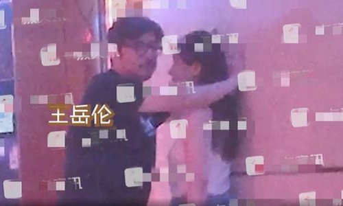 王岳伦与女子举止亲密后道歉 出轨风波后网曝李湘已开始录制综艺