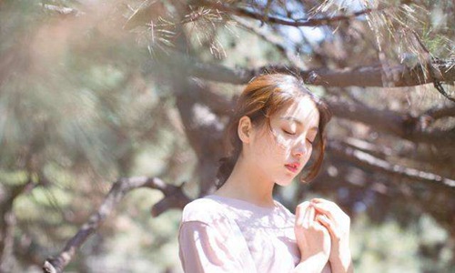 《创造101》选手姜贞羽恋情疑曝光 与神秘男子动作亲密