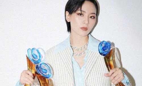 周笔畅官宣签约泰洋川禾 微博发文称新的开始