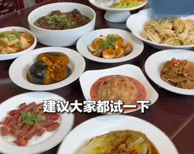 女子40分钟一锅做10道菜 只需36元,网友：实际上就是一道菜杂烩菜