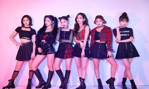 韩女团直播遮腿事件,韩女团成员用衣服遮腿被阻