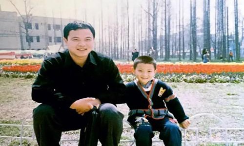 黄子韬,黄忠东,黄子韬爸爸得了什么病, 黄忠东个