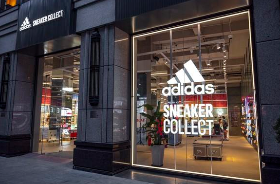 阿迪达斯华南最大旗舰店关店,门店总面积超3200平方米