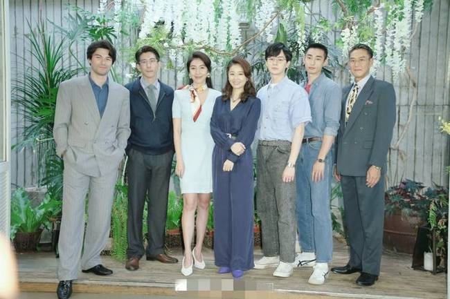 林心如复出拍戏参加发布会 携众男星出席未见老公霍建华
