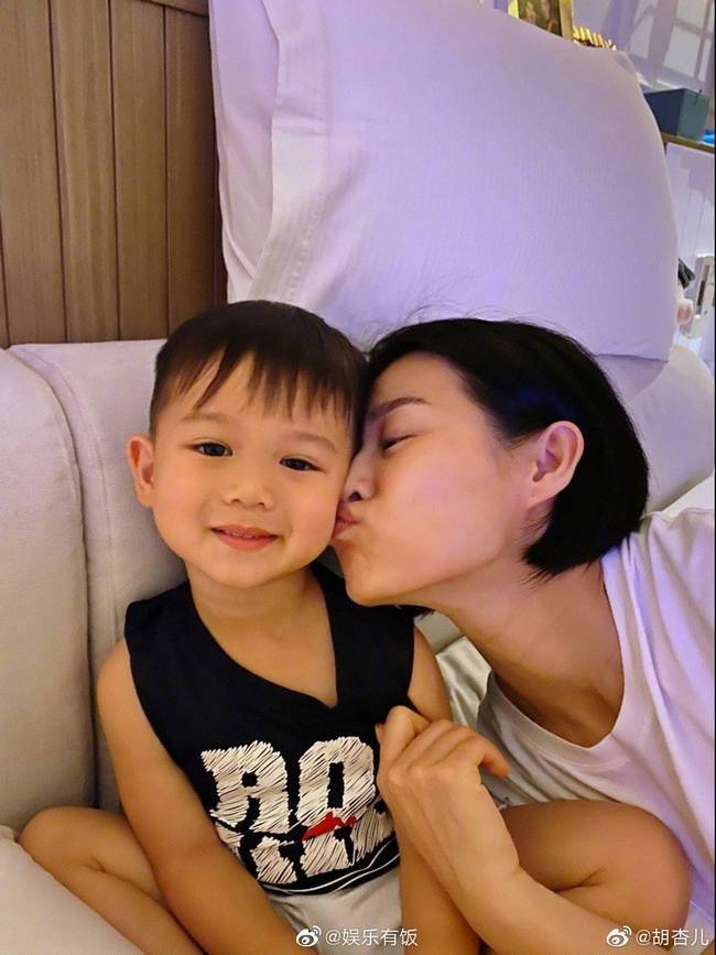 胡杏儿隔空为大儿子庆生,胡杏儿黄宗泽的故事