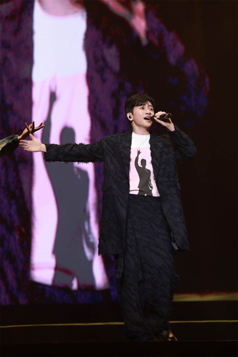 苏有朋巡演成都站跨世代情怀引发全民情感共振