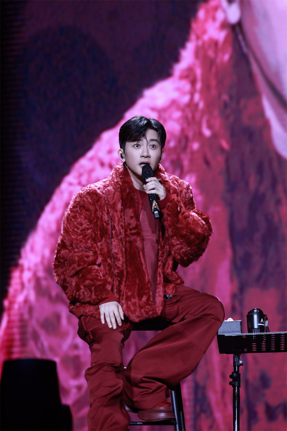 苏有朋巡演成都站跨世代情怀引发全民情感共振