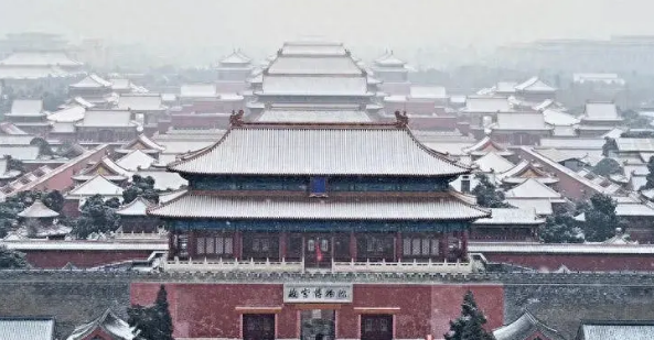 看雪中故宫感觉穿越了,园林中假山宛如仙境一般