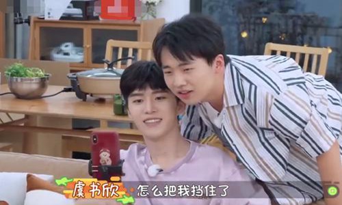 郭麒麟,虞书欣,郭麒麟问虞书欣怎么总卖萌