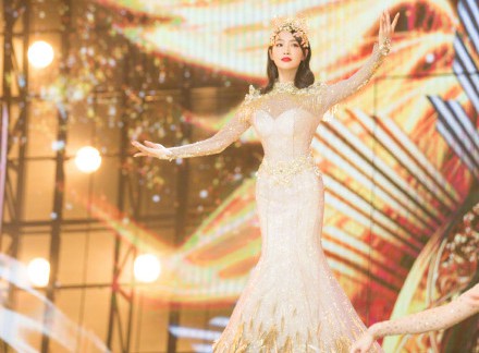 金鹰女神宋茜出场方式,宋茜的礼服显胖