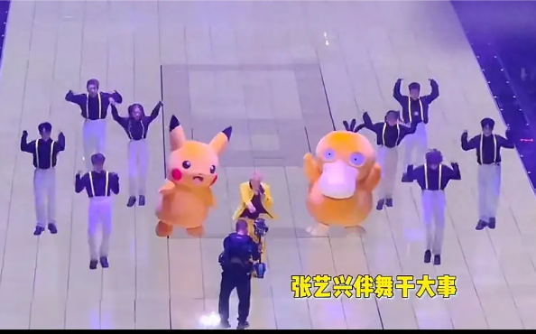 张艺兴演唱会伴舞服装引热议,网友:时尚无界限！