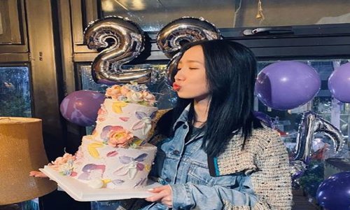 孟美岐,宋妍霏,女明星,孟美岐22岁庆生照