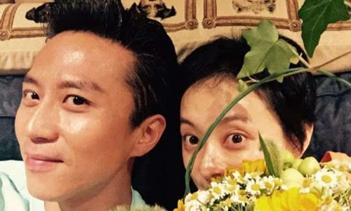 邓超好像孙俪的保镖引热议 孙俪婉拒粉丝邓超实力护妻贴心获赞