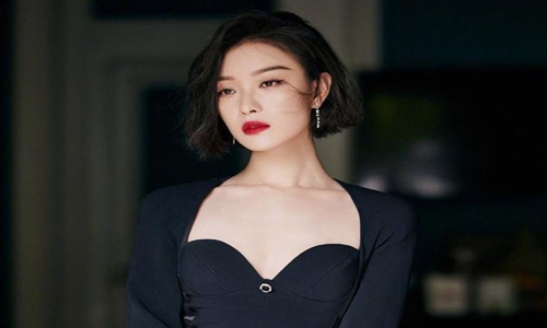 倪妮,女明星,倪妮拎着高跟鞋下班