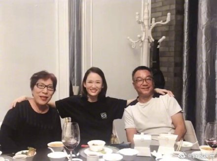 乔任梁妈妈做蛋糕为儿子庆冥诞,陈乔恩你就没有