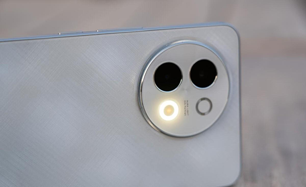 vivo S18e主摄是可变光圈吗