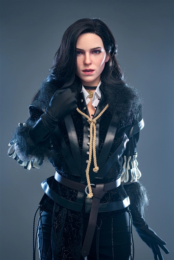 《巫师3》叶奈法玩偶推出：真人尺寸 能替换服饰