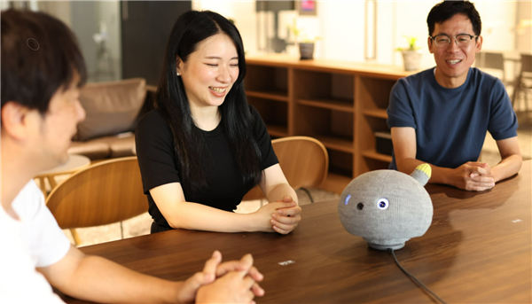 松下5月首发家用机器人：会说话会放屁 要用不完美温暖人类