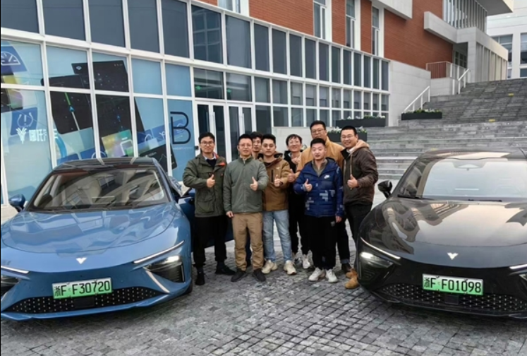 哪吒S满油满电续航实测：实际续航980km
