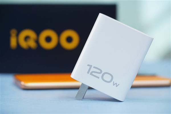 最便宜120W超快闪充 大电池！iQOO Z7图赏