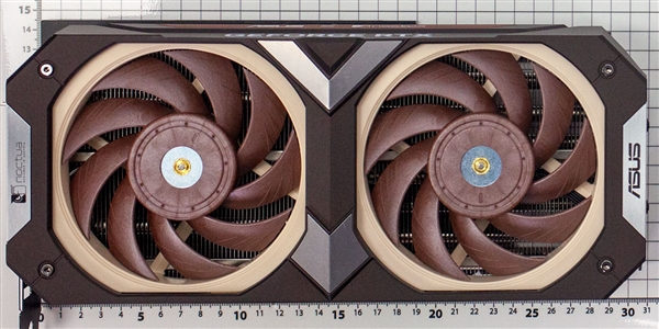 4.3槽庞然巨物！华硕猫头鹰版RTX 4080来了：噪音/温度喜人