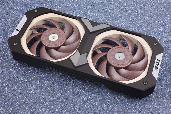 4.3槽庞然巨物！华硕猫头鹰版RTX 4080来了：噪音/温度喜人