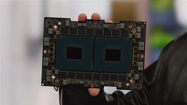 黄仁勋亲手拿出超级CPU＋GPU！发布一年了 还是个PPT